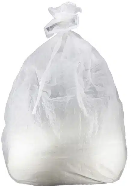 fabricant de sacs hydrosolubles pva pvoh Fabricant de sacs hydrosolubles en PVA, avec des bobines de film et des sacs prêts à l’emploi exposés dans l’usine.